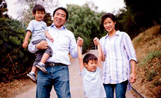 Andrew-Yang-wife-kids.jpg