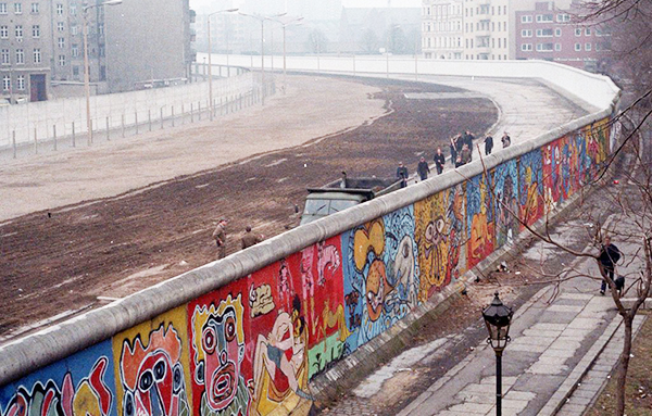 15-thewall.jpg