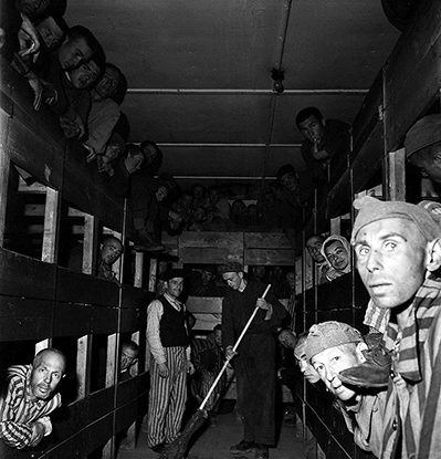 z-Lee Miller, Liberated prisoners in bunks, Dachau prison camp, Germany 1945.jpg