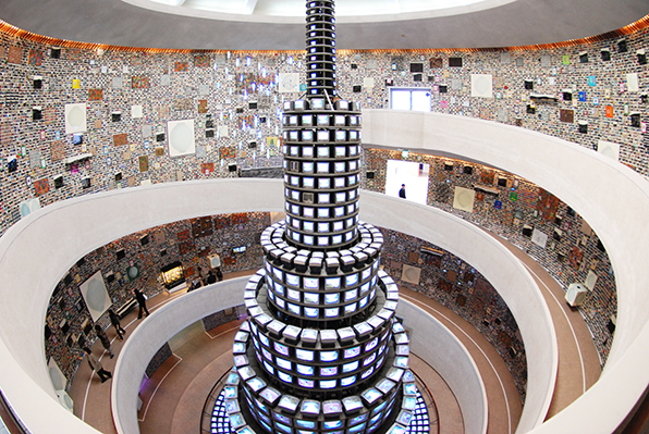 Multiple Dialogue Infinity with Nam June Paik, 2009-2010, National Museum of Contemporary Art in Korea, 62,000 Works, Gwacheon, Korea, Photo by In Sub Shin (1).JPG