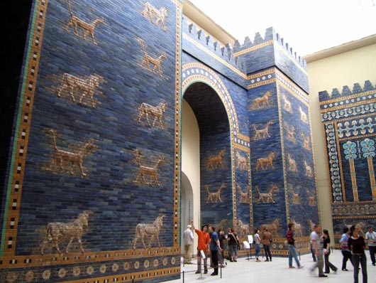 Ishtar_Gate_at_Berlin_Museum-wiki.jpg