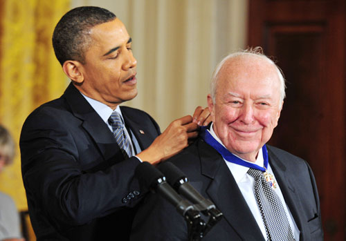 538491-president-barack-obama-awards-2010-medal-of-freedom-to-jasper-johns-washington-146-2011.jpg
