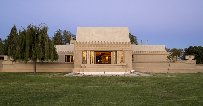 Hollyhock House ext_Photo by Joshua White.jpg