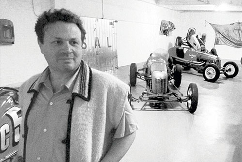 Scarpitta with racing cars at Leo Castelli’s gallery, New York. © Matteo Zarbo.jpg