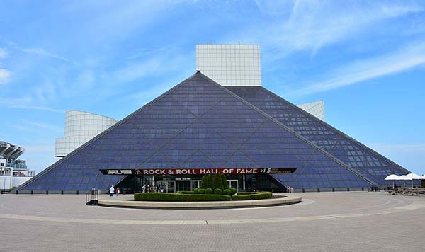 Rock_and_Roll_Hall_of_Fame,_May_2016.jpg