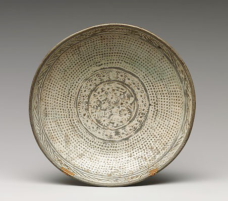 2. Dish with inscription and decoration of chrysanthemums and rows of dots (2)00000.jpg