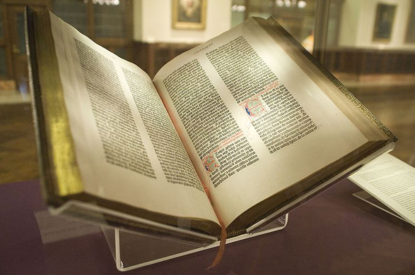 800px-Gutenberg_Bible,_Lenox_Copy,_New_York_Public_Library,_2009._Pic_01.jpg