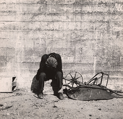 Dorothea Lange, Man beside Wheelbarrow, San Francisco, 1934-1965.jpg