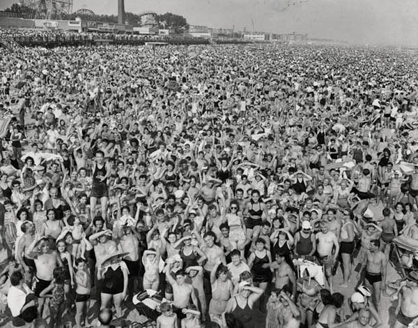 093_weegee_2034_1993[1].jpg