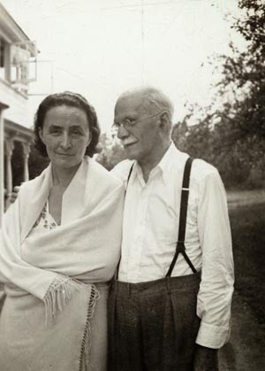 00000000000000000Georgia O'Keeffe and Alfred Stieglitz, unidentified date, unidentified photographer, Georgia O'Keeffe Research Center.jpg