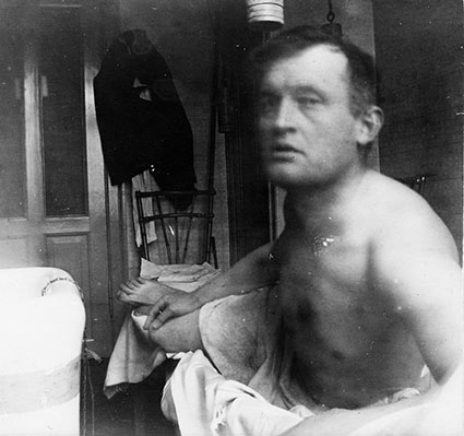 Edvard Munch, Self-Portrait ‘à la Marat,’ Beside a Bathtub at Dr. Jacobson’s Clinic, 1908-09.jpg