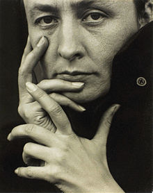 220px-O'Keeffe-(hands).jpg