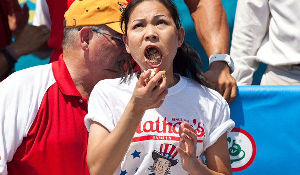 00sonya-thomas-hot-dogs-2012-gi.jpg