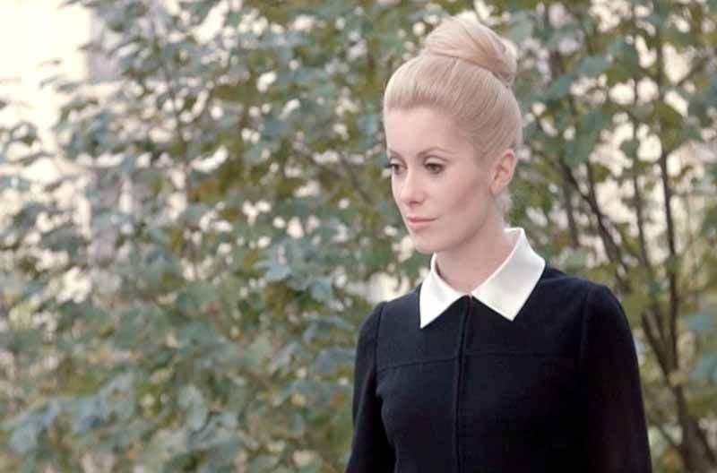 catherine-deneuve_belle-de-jour_black-dress-outside-fantasy_www_lylybye_blogspot_com.jpg