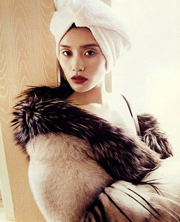 Ming_Xi_-_Vogue_China_December_2011_-_5.jpg