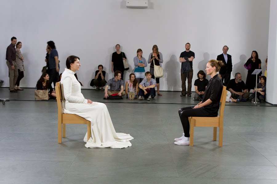 marina-abramovic-1-emotional-mirroe-aneli.jpg