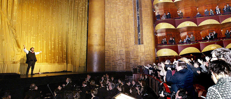 000pavarotti-curtain-call-667e6405a.jpg