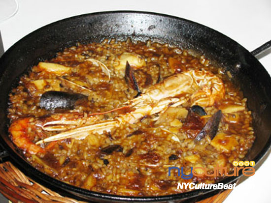 11casadolfin-paella.jpg