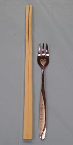 Chopsticks_and_fork.jpg