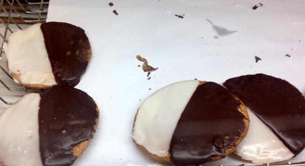 26-IMG_8001-black-white-cookie (2).jpg