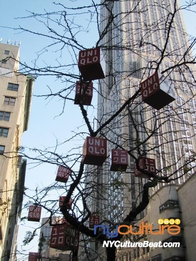 christmas-tree-uniqulo1.jpg