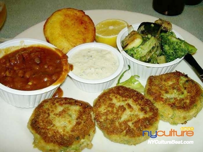 5-TS-virgilbbq-crabcakes$22 (2).jpg