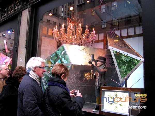 holidaywindows-saks5.jpg