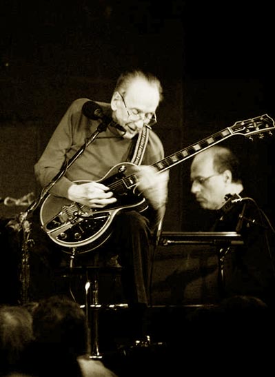 000Les_Paul_live_3.jpg
