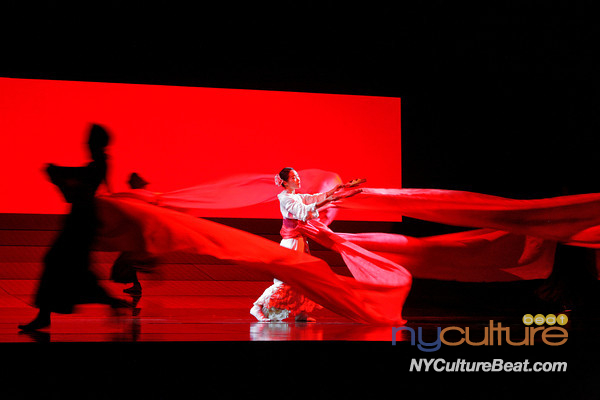 BUTTERFLY Dancer Act One_7077_KH-M.jpg