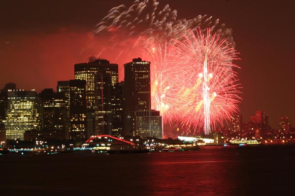 macys_4th_of_july_fireworks-_lower_east_river (2).jpg