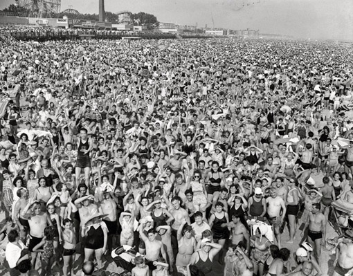 coney-093_weegee_2034_1993[1] (2).jpg