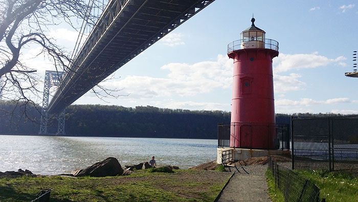 red-lghthouse.jpg