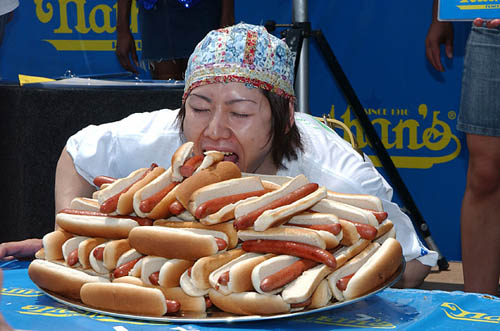 Takeru-Hot-Dog-Champion.jpg