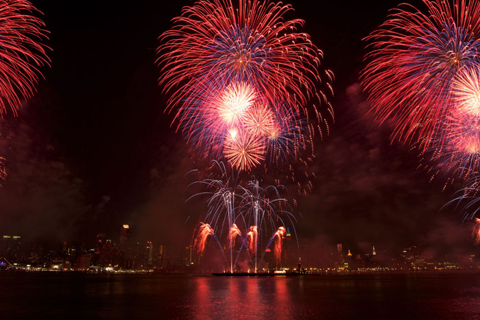 macys_4th_of_july_fireworks-kentmillerstudios-macys_inc.jpg