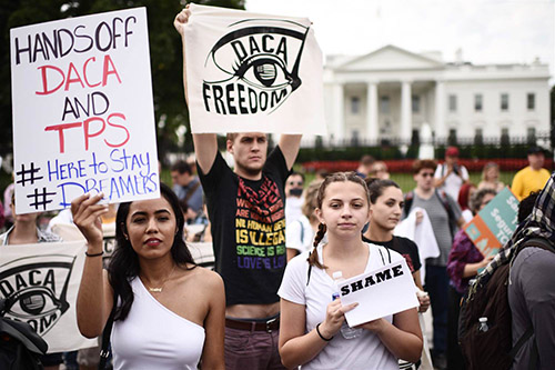 170905-daca-protest-white-house-ew-1144a_2c32d2b243414e449641311fd083f4cb.nbcnews-ux-2880-1000.jpg