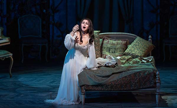 Traviata_2083s-L.jpg