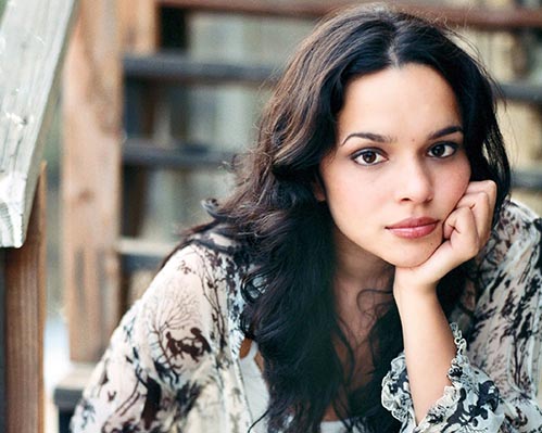 Norah-Jones-biracial-beauty-33115233-1280-1024.jpg