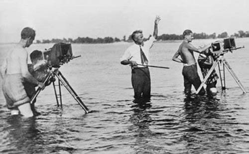 pic-D-O-Dovzhenko Oleksander filming Earth.jpg