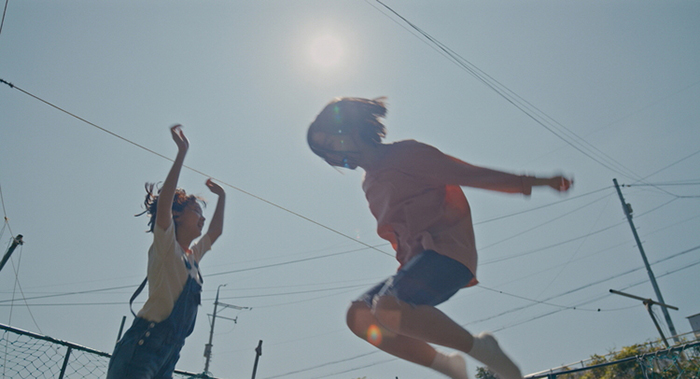 houseofhummingbirdmovie-scene3.jpg