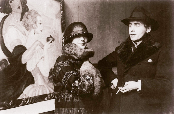 2-gerda-and-einar-wegener-in-front-of-gerda_s-painting-sur-la-route-d_anacapri-during-the-exhibition-in-ole-haslunds-hus_1924.-photo-the-royal-library_-denmark.jpg