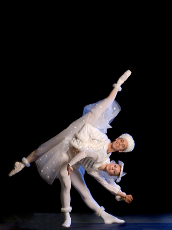 The Sarasota Ballet_Victoria Hulland & Jamie Carter in Sir Frederick Ashton's Les Patineurs - photo Frank Atura (2011).jpg