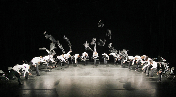 000000000Alvin Ailey American Dance Theater in Ohad Naharin's Minus 16_Photo by Paul Kolnik_02 (2).jpg