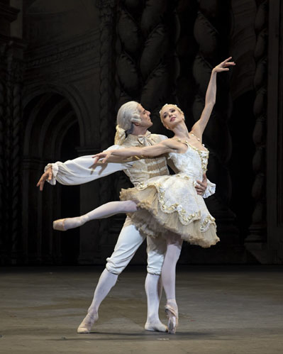 ABT-The-Sleeping-Beauty-Diana-Vishneva-and-Marcelo-Gomes-1-photo-Gene-Schiavone-819x1024.jpg