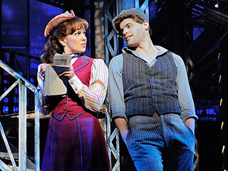 newsies-kara-lindsay-jeremy-jordan_320.jpg