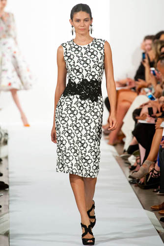 black-white-flowers-oscar-de-la-renta-spring-2014-20.jpg