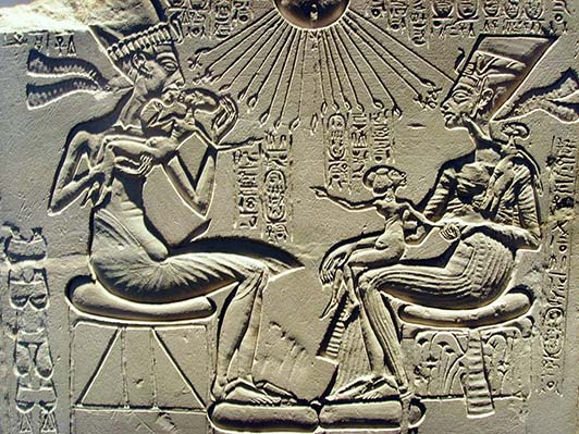 1200px-Akhenaten,_Nefertiti_and_their_children.jpg