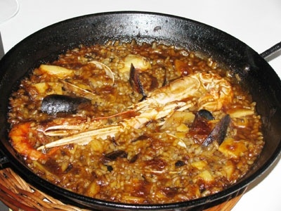 11casadolfin-paella.jpg