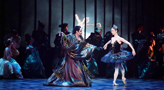 James-Streeter-and-Jurgita-Dronina-in-Swan-Lake-©-Laurent-Liotardo_WEB-2500x1514.jpg