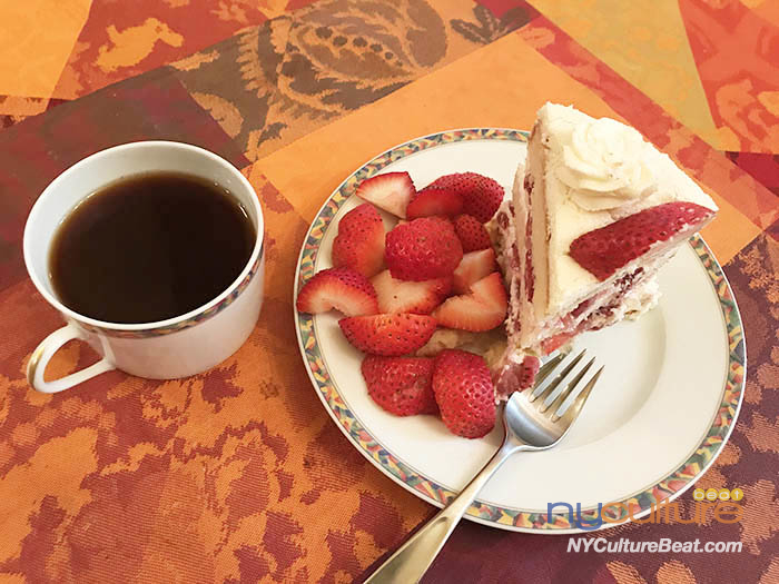 096-strawberry-cake.jpg