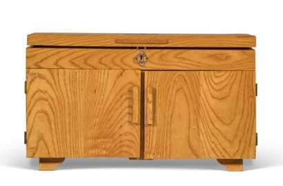 2026_NYR_23898_0873_000(an_ashwood_jewelry_chest_made_by_president_jimmy_carter_d6569417044447)(1).jpg